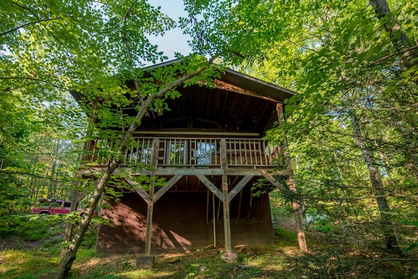 Pigeon Forge Cabin "Unforgettable". -Covered back deck
