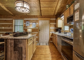 Smoky Mountain Cabin "Unforgettable" - Fully furnished kitchen with granite countertops