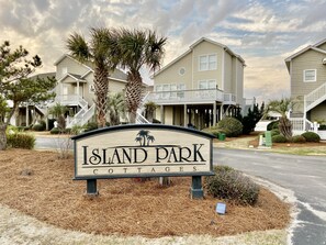 Island Park Community on West End