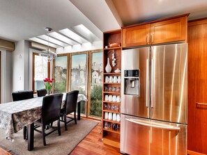 Gourmet kitchen & expanding dining room to seat 8, plus 3 stools at kitchen bar
