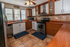 Fully equipt kitchen