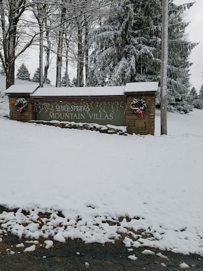 Located at the 7Springs golf course and outdoor pool