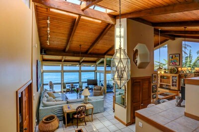 4 Bedrooms, Newly AC, 3.5 bathrooms,Deluxe, Sleeps 10, Oceanfront Pool, Private 