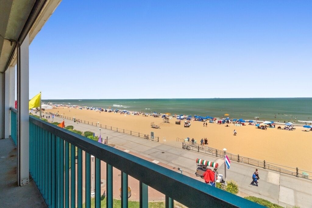 Oceanfront 4th Floor 2 Bedroom Condo On The Boardwalk Northeast Virginia Beach