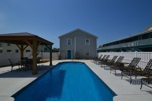 Entertain your large group poolside. Entry door to bathroom/laundry.