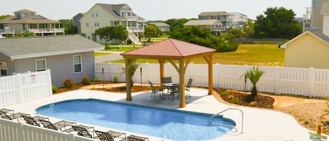 HUGE 13'x33' Saltwater pool w/loungers and gazebo. 