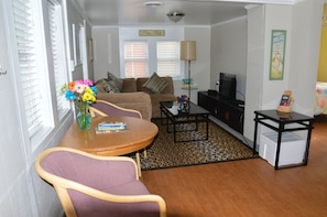 Living Room Eating Area