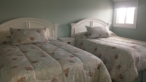 2 Queen beds