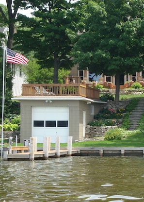 Sundeck above the boat house and 40 ft pier