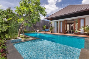 BRAND NEW, 3BR Clean &amp; Modern, Seminyak