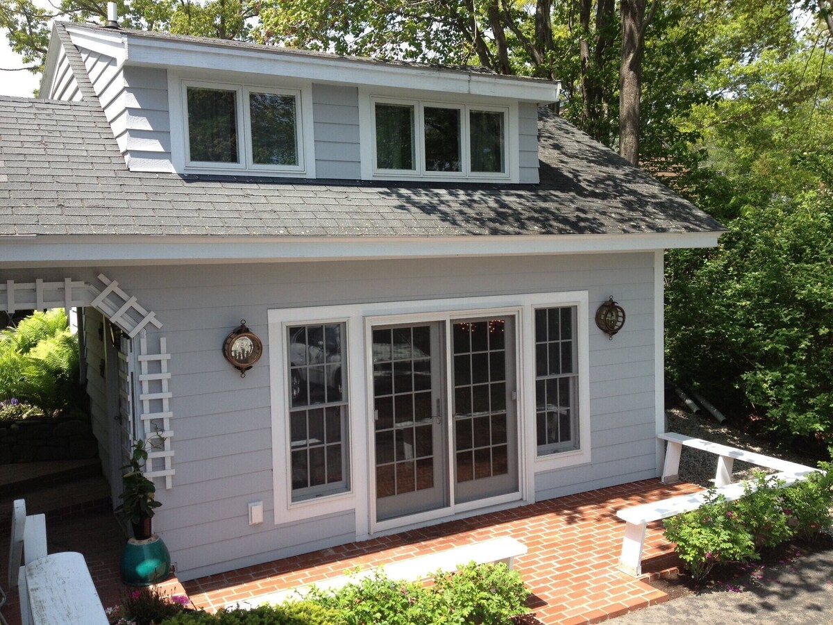 The Kennebunk House: The Quintessential Beach Cottage Awaits!