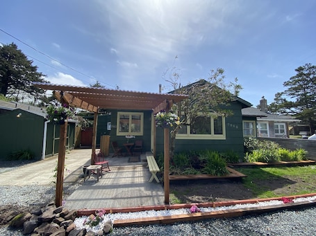 Great covered front porch