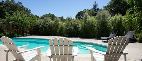 Enjoy our home with a huge heated swimming pool located near Sonoma town square.