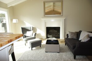 Kitchen Sitting Room. Comfy spot to enjoy your morning coffee with a pool view.