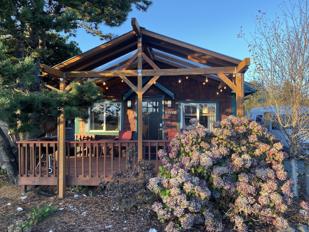 Charming Cottage Two Blocks from the Beach