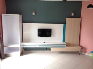 Aeon Tebrau Homestay & Hotel