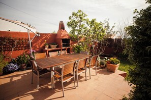 Back terrace with barbacue
