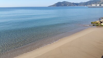 Ideal de frente para o mar, estacionamento privativo, vista magnífica, acesso imediato à praia 