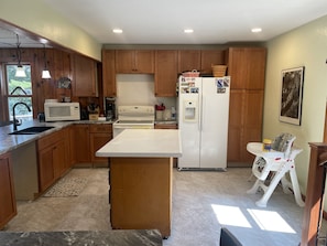 Full Kitchen, open, spacious, Remodel 2022.