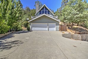 2 car garage with driveway parking