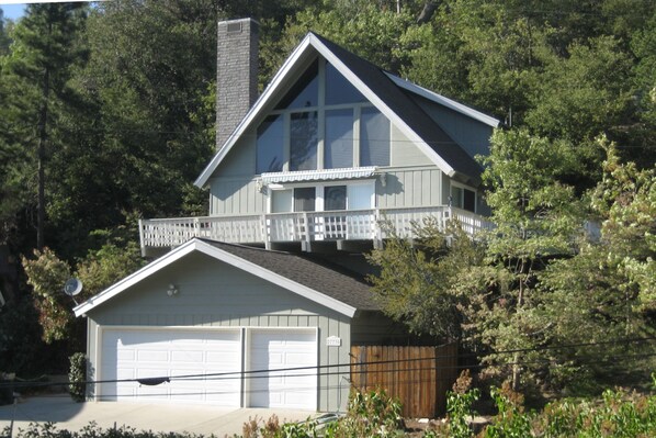 Large Deck, lots of sunshine, 2 car garage + 3 in driveway.
