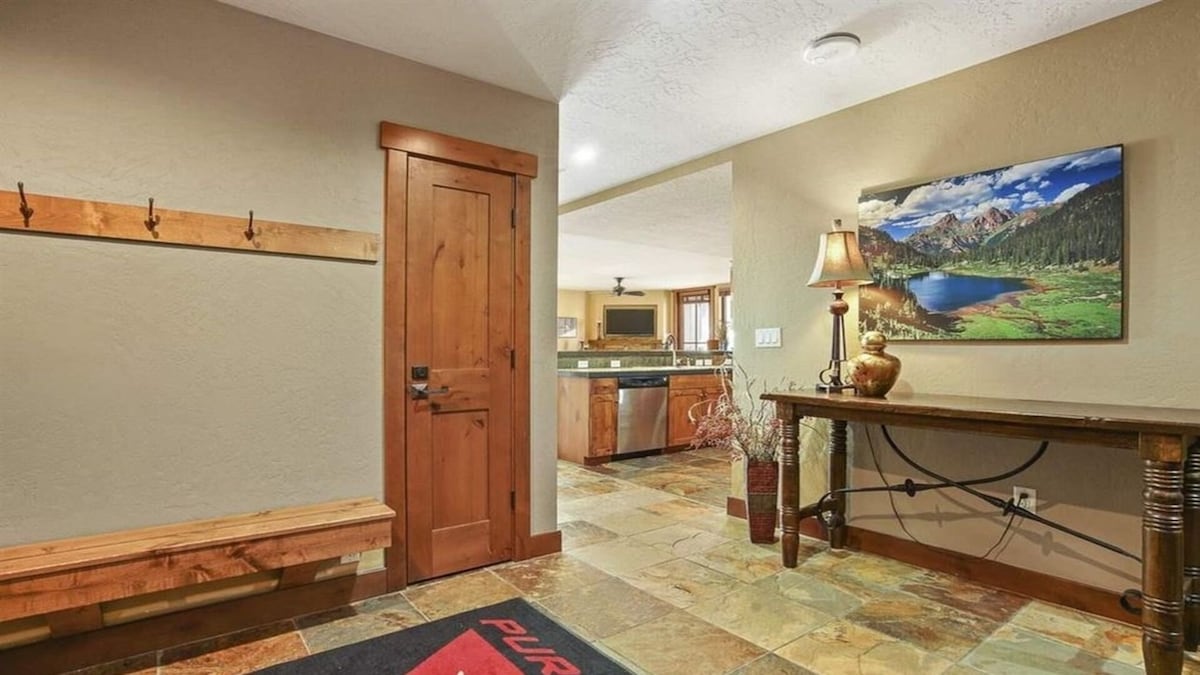 4BR Luxury Mountain Ski Condo