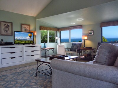 Charming Summerland Beach Cottage with Ocean View...walk to town and beach!