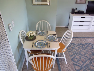 Charming Summerland Beach Cottage with Ocean View...walk to town and beach!