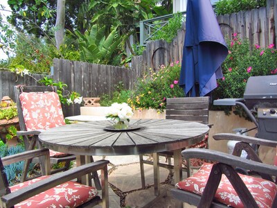 Charming Summerland Beach Cottage with Ocean View...walk to town and beach!