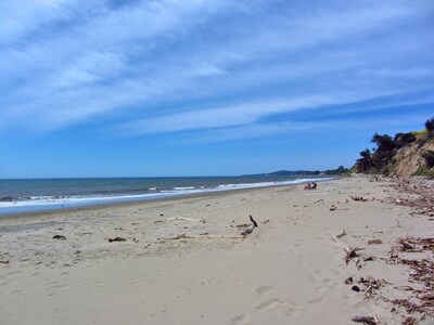 Charming Summerland Beach Cottage with Ocean View...walk to town and beach!