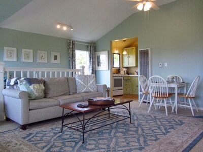 Charming Summerland Beach Cottage with Ocean View...walk to town and beach!