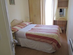 standard double bedroom