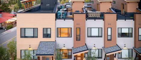 Front Exterior View of this Winter Park Townhouse