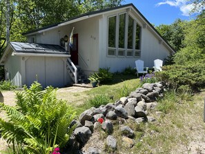 Welcome to our comfortable, clean Mountain and brookside house. Nice views!