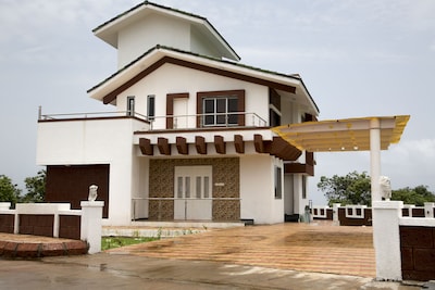 3BHK Villa with Amazing Sea View for Big Group