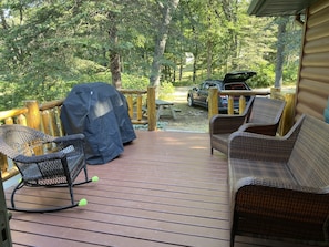 Side deck with propane grill (propane included)