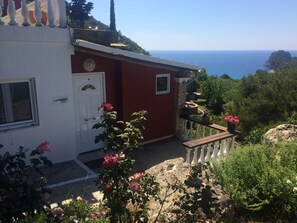 the entrance to the Ermones Odysseas Bungalow