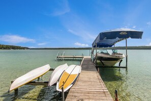The view from the house is amazing! Kayaks and SUP included.