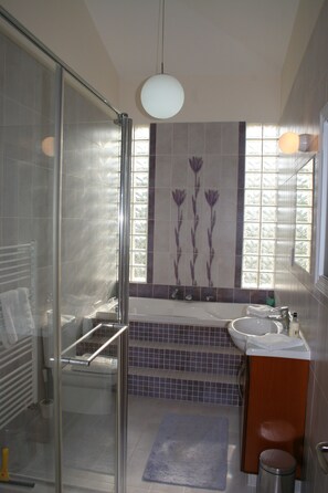 Master Ensuite Bathroom