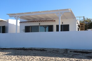 House right on the beach 