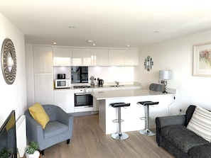 Open plan lounge/kitchen