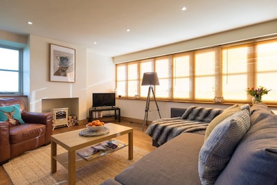 Spacious Country Cottage in Tetbury - sleeps 7