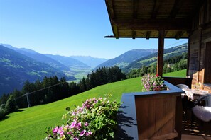 Ausblick vom Balkon im Sommer