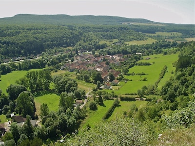 Encantadora casa de pueblo en hermosa zona, a 200 metros del Canal de Bourgogne