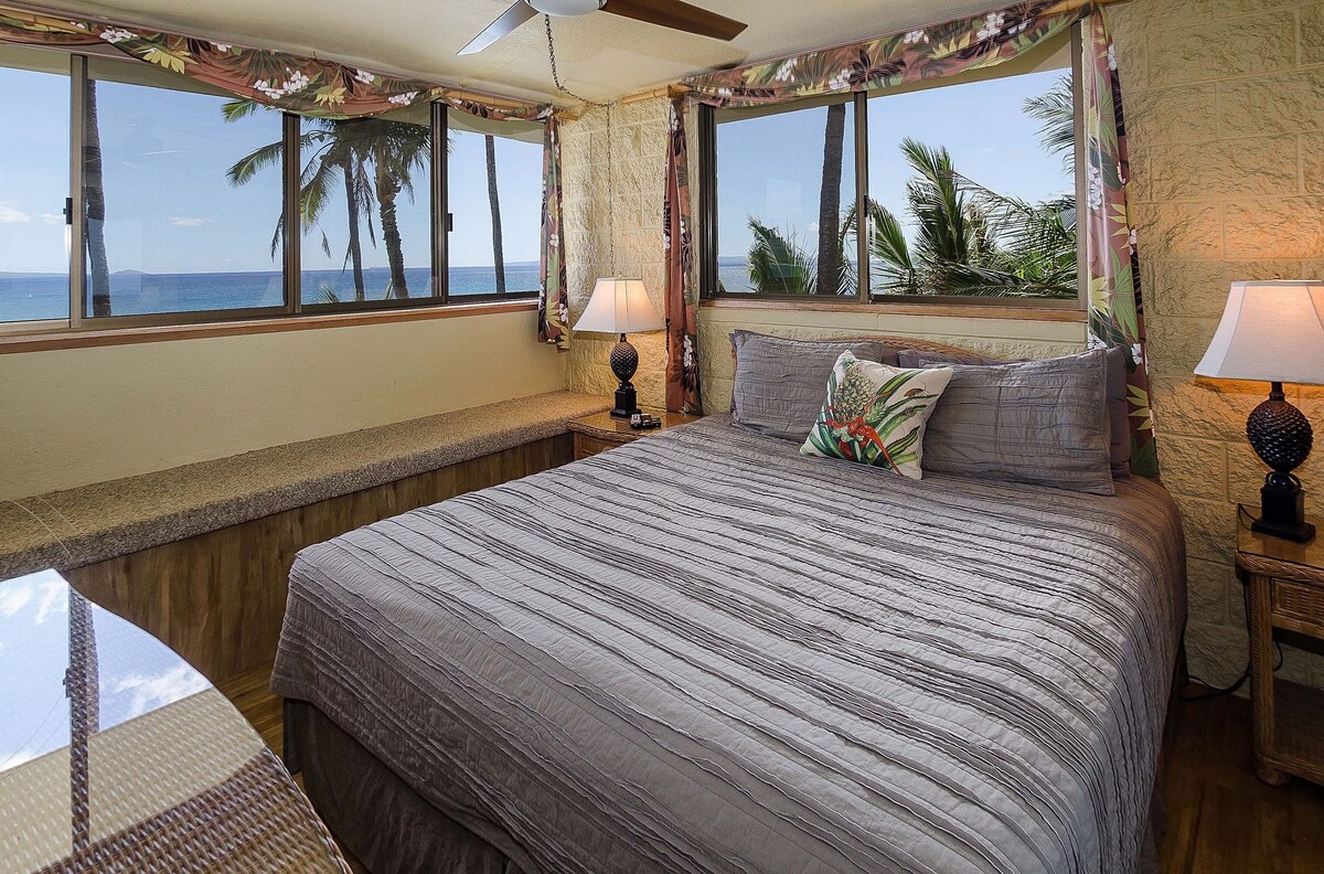 OCEANFRONT – TWO OCEANVIEW bedrooms – 20 feet from water – Kanai a Nalu 401
