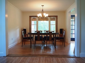 Dining Room with 6 chairs and 2 folding chairs