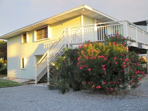 Side view of Gone Shellin. Lots of room to park your boat or trailer