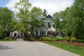 Welcome to the Grand Victorian at Nestlenook, Jackson, NH