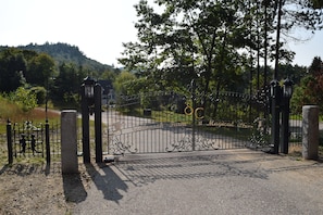 Gate to enter Nestlenook and the Grand Victorian