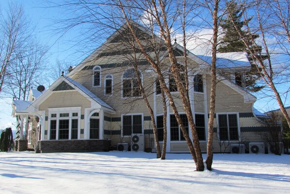  winter view of the Grand Victorian 